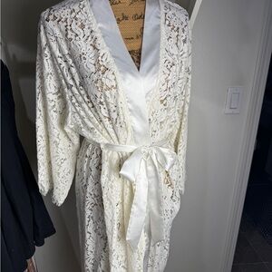 Women's Ivory Lace Satin-Trim Robe with Waist Tie